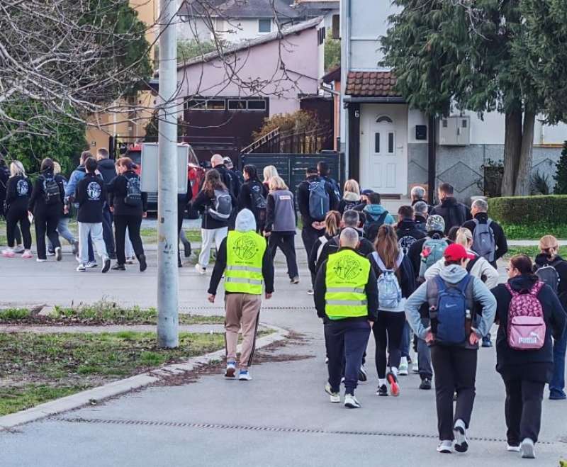 Preko stotinu hodočasnika na putu molitve sa sestrama Služavkama Malog Isusa