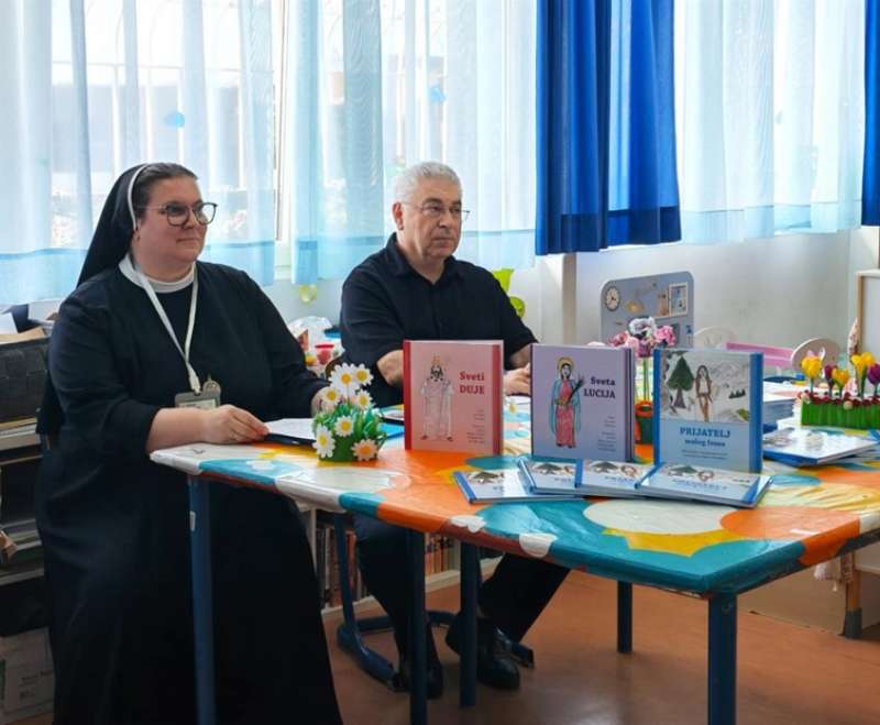 Na Klinici za pedijatriju predstavljena slikovnica „Prijatelj malog Isusa“ Na Klinici za pedijatriju predstavljena slikovnica „Prijatelj malog Isusa“