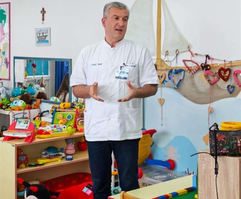 Na Klinici za pedijatriju predstavljena slikovnica „Prijatelj malog Isusa“ Na Klinici za pedijatriju predstavljena slikovnica „Prijatelj malog Isusa“
