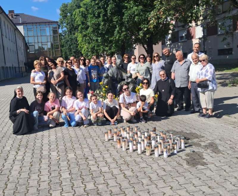 Prijatelji Malog Isusa iz Gromiljaka u Đakovu i Slavonskom Brodu