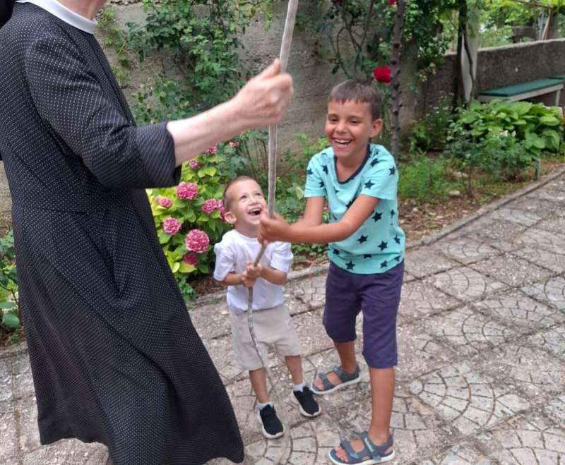 U zagrljaju Maloga Isusa – susret ispunjen radošću i ljubavlju U zagrljaju Maloga Isusa – susret ispunjen radošću i ljubavlju