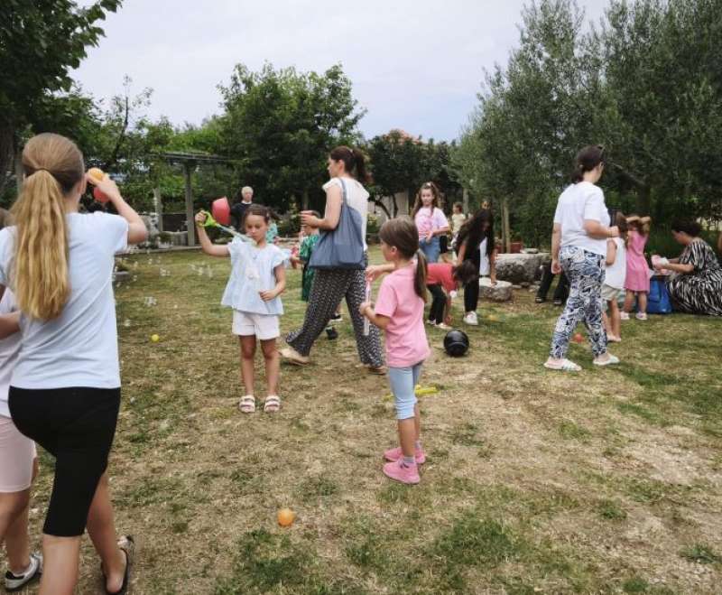 U zagrljaju Maloga Isusa – susret ispunjen radošću i ljubavlju U zagrljaju Maloga Isusa – susret ispunjen radošću i ljubavlju