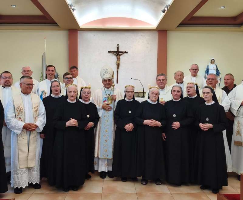 Homilija gospićko-senjskog biskupa mons. Marka Mede prigodom redovničkih jubileja sestara u Livnu Homilija gospićko-senjskog biskupa mons. Marka Mede prigodom redovničkih jubileja sestara u Livnu