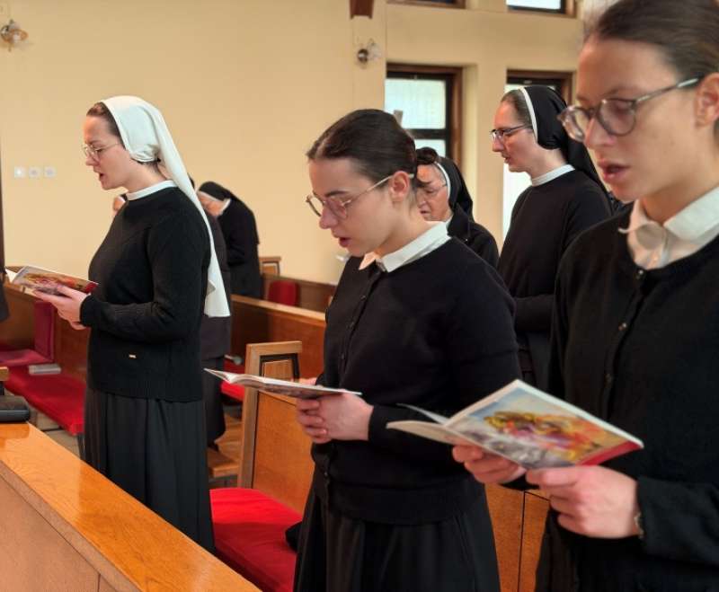 Proslava svetkovine sv. Rafaela, zaštitnika Družbe sestara Služavki Malog Isusa